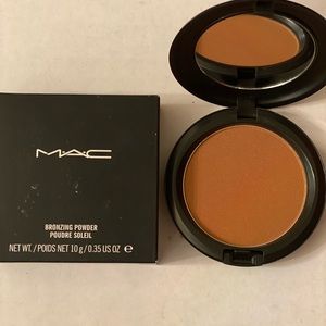 Mac Bronzing powder Bronze color